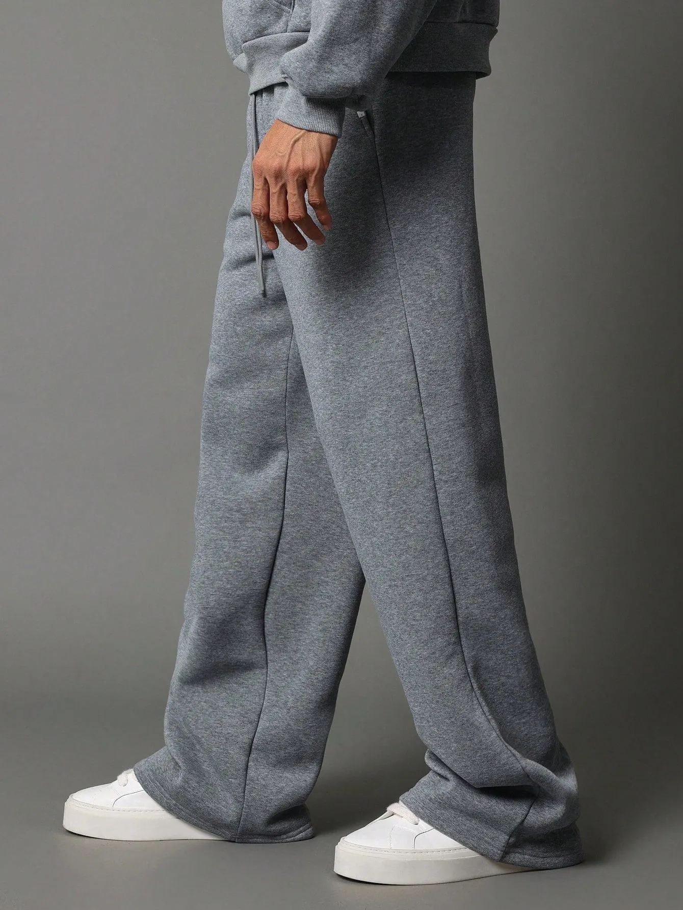 Regular Fit Essential Overhead Hoodie And Loose Fit Baggy Sweatpants 2 Piece Set